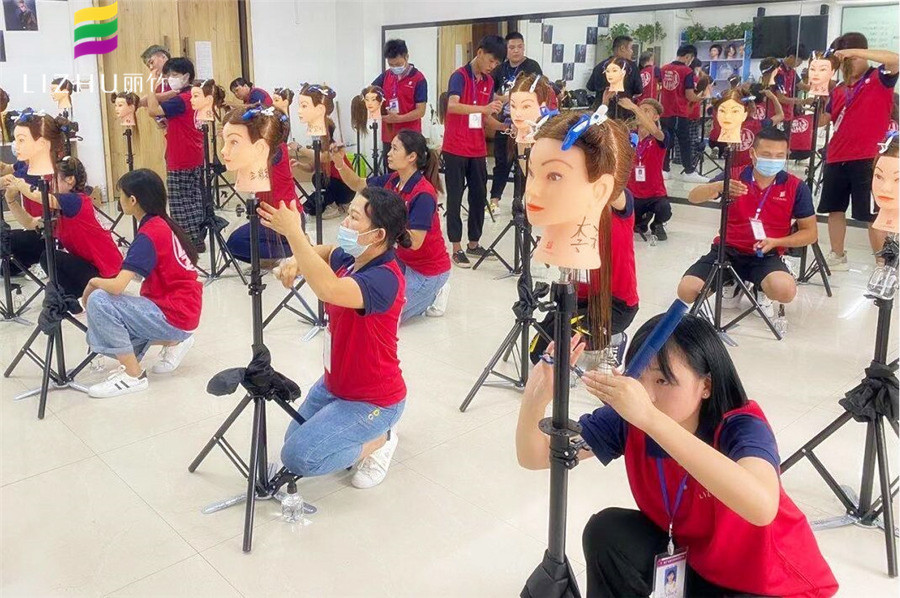 想知道美發(fā)水平線修剪技巧？來(lái)廣西美發(fā)學(xué)?？纯?>
								
								<span id=