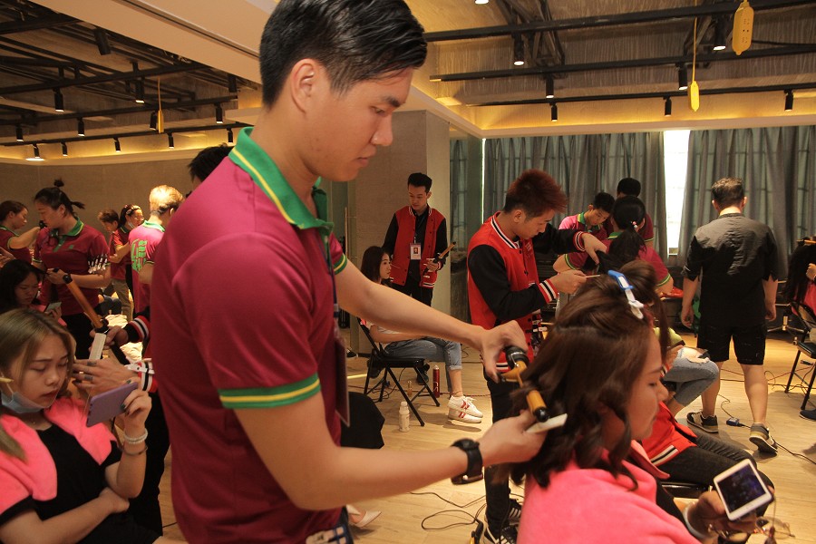 超適合圓臉、方臉的發(fā)型！