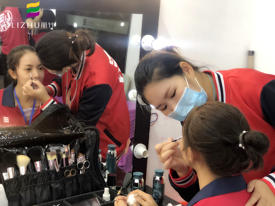 斬男色自然裸妝！