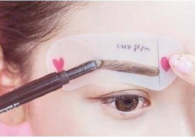 學(xué)360°畫(huà)眉大法，體驗(yàn)?zāi)蠈帉?zhuān)業(yè)彩妝學(xué)校氛圍