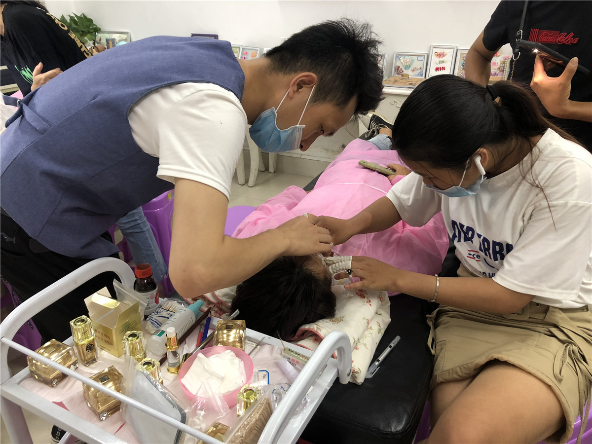 南寧紋繡學(xué)校告訴你為什么你的眉毛看起來(lái)不好看