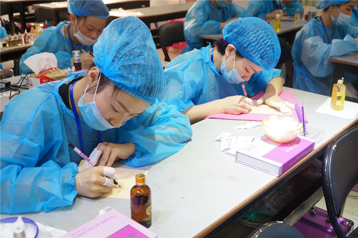 紋眉師是怎么養(yǎng)成的？南寧紋眉培訓(xùn)學(xué)校告訴你