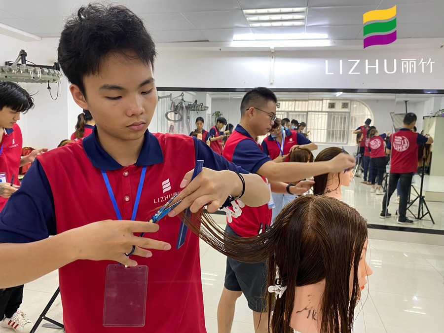 哪些人群需要打薄頭發(fā)？南寧學(xué)美發(fā)的學(xué)校為你解答