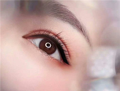 想知道紋美瞳線的技巧？到廣西紋繡培訓(xùn)中心學(xué)