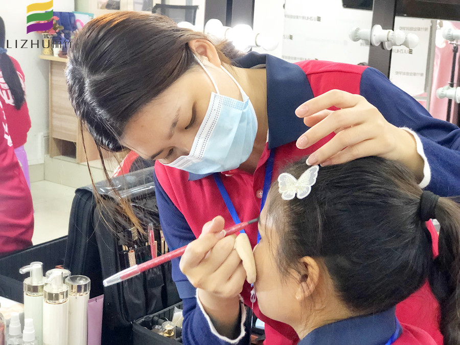 面試的妝容怎么畫？南寧彩妝師培訓(xùn)教你