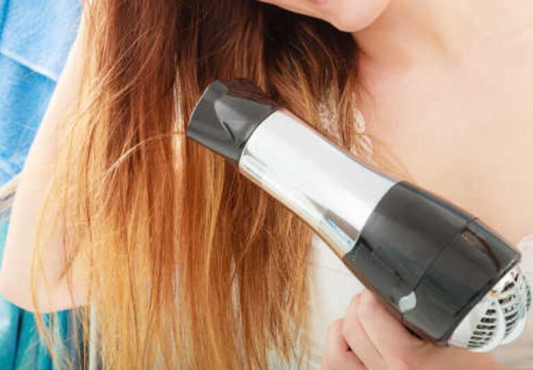 卷發(fā)怎么吹？廣西美發(fā)課程內(nèi)容里有