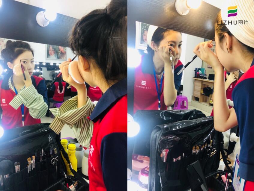 夏天脫妝怎么辦？南寧學(xué)化妝學(xué)校幫你解決