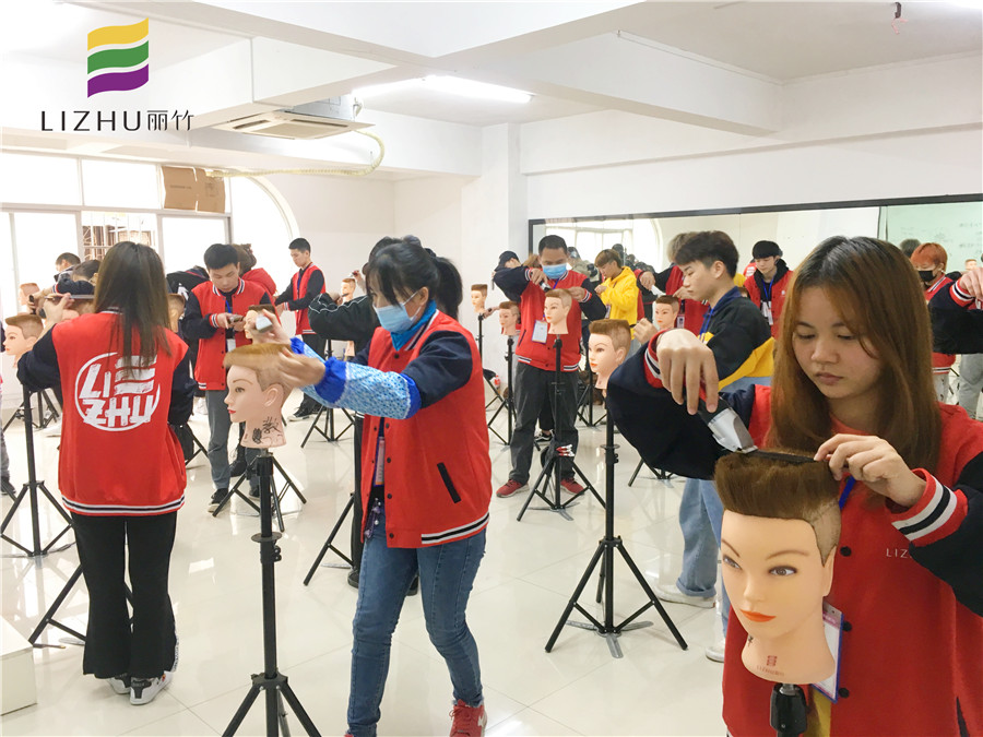 剪平頭的流程？南寧美發(fā)培訓(xùn)機構(gòu)總結(jié)好了