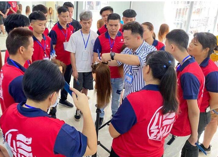 水平線修剪技巧，南寧美發(fā)培訓學校分享給你