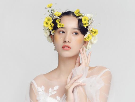 秋天適合哪種口紅色系？廣西專業(yè)化妝培訓(xùn)給你列清單