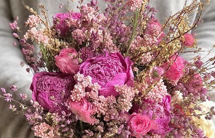 想知道干花怎么制作？來(lái)廣西插花培訓(xùn)班學(xué)習(xí)吧
