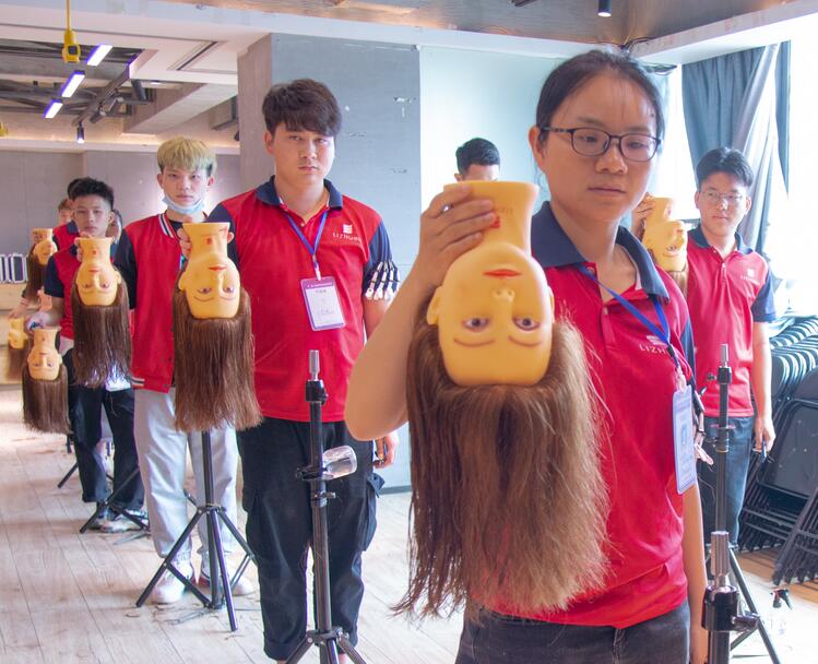 假頭如何梳理頭發(fā)？來廣西美發(fā)學習中心學習