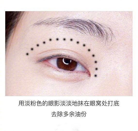 極簡約會妝容教程，和南寧彩妝學(xué)校學(xué)起來