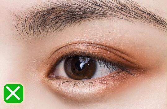 新手臥蠶教程，和南寧彩妝造型學(xué)校學(xué)起來?