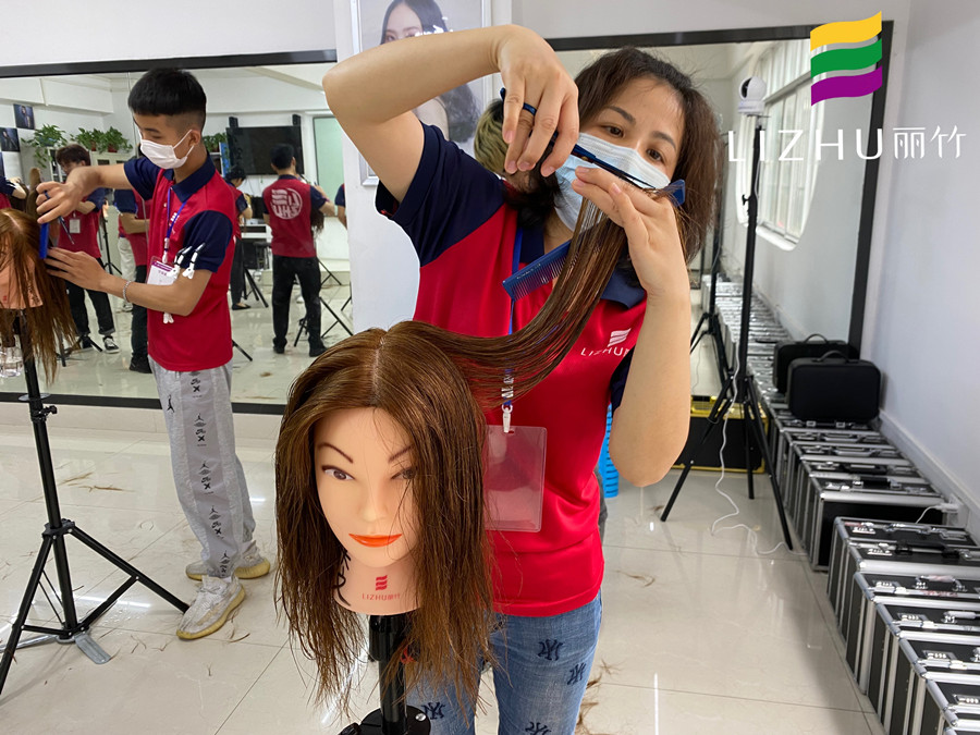 想知道廣西學(xué)美發(fā)哪家正規(guī)？快來看剪女發(fā)的技巧