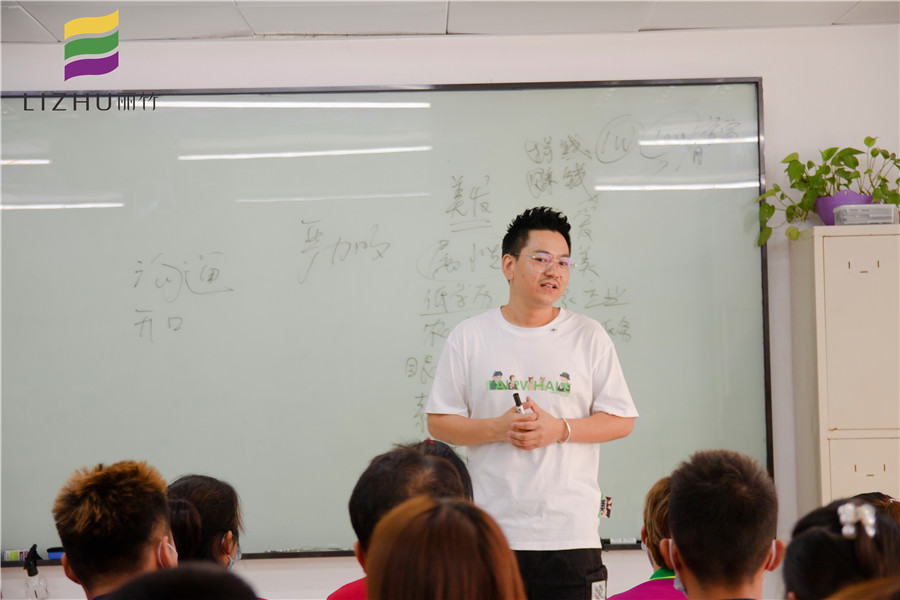 廣西美發(fā)學(xué)校哪家包工作？來(lái)麗竹美發(fā)就業(yè)宣講會(huì)吧