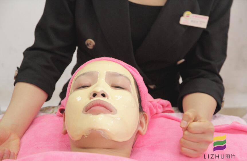 學(xué)秋季護膚技巧，感受南寧美容培訓(xùn)學(xué)校哪家好