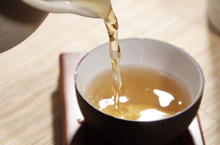 想喝茶養(yǎng)生？南寧美容學(xué)校提醒你4個(gè)注意事項(xiàng)