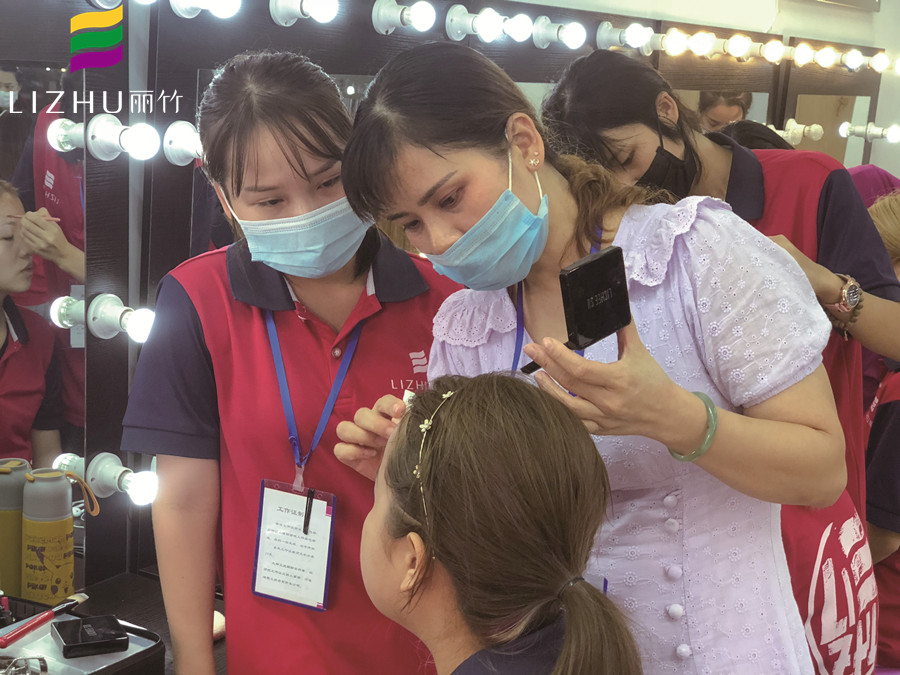 秋季化妝起皮怎么辦？廣西彩妝造型學校幫你想辦法