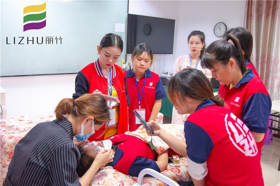 燙睫毛的步驟，廣西美甲美睫培訓(xùn)班演示手法