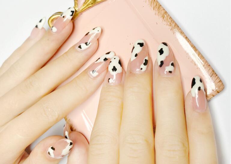 牛奶紋美甲作品，告訴你廣西學(xué)美甲哪家有實(shí)力