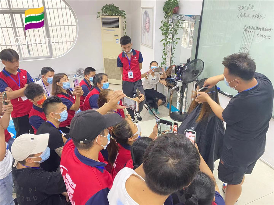 女發(fā)方形層次剪裁，南寧美發(fā)培訓(xùn)班老師講解要點(diǎn)