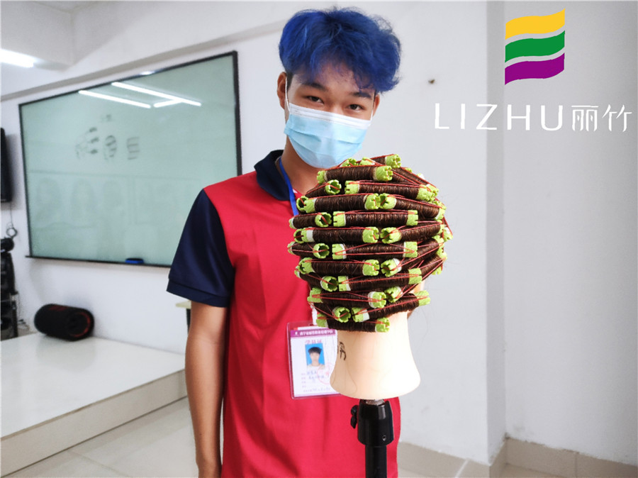 南寧美發(fā)學(xué)校學(xué)員作品：國(guó)際標(biāo)準(zhǔn)杠頭模