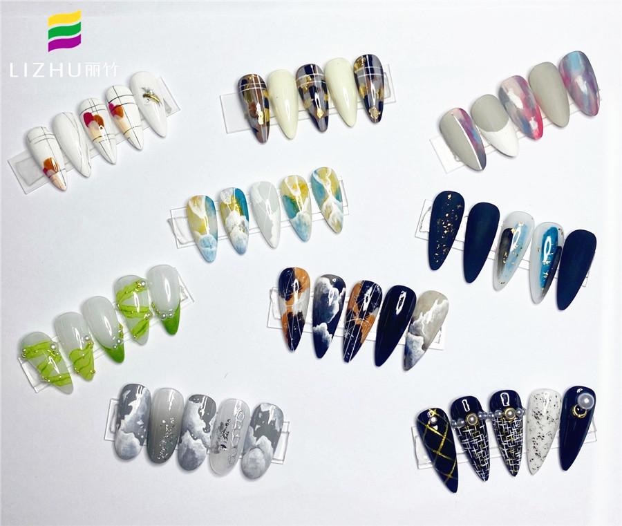 廣西美甲學(xué)校作品：線條美甲&暈染美甲