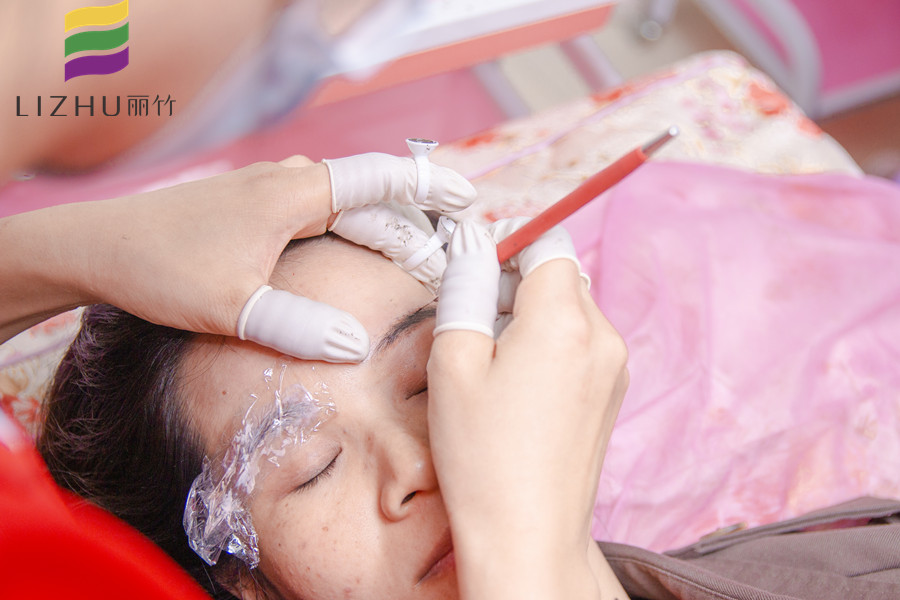 可以讓紋眉變淡的方法，麗竹紋繡學(xué)校教你