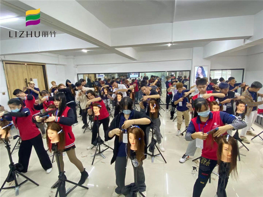 南寧學(xué)美發(fā)有年齡限制嗎？麗竹學(xué)校歡迎你