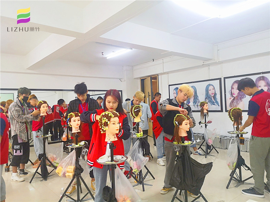 廣西美發(fā)學(xué)習(xí)：燙發(fā)后的日常護(hù)理方法