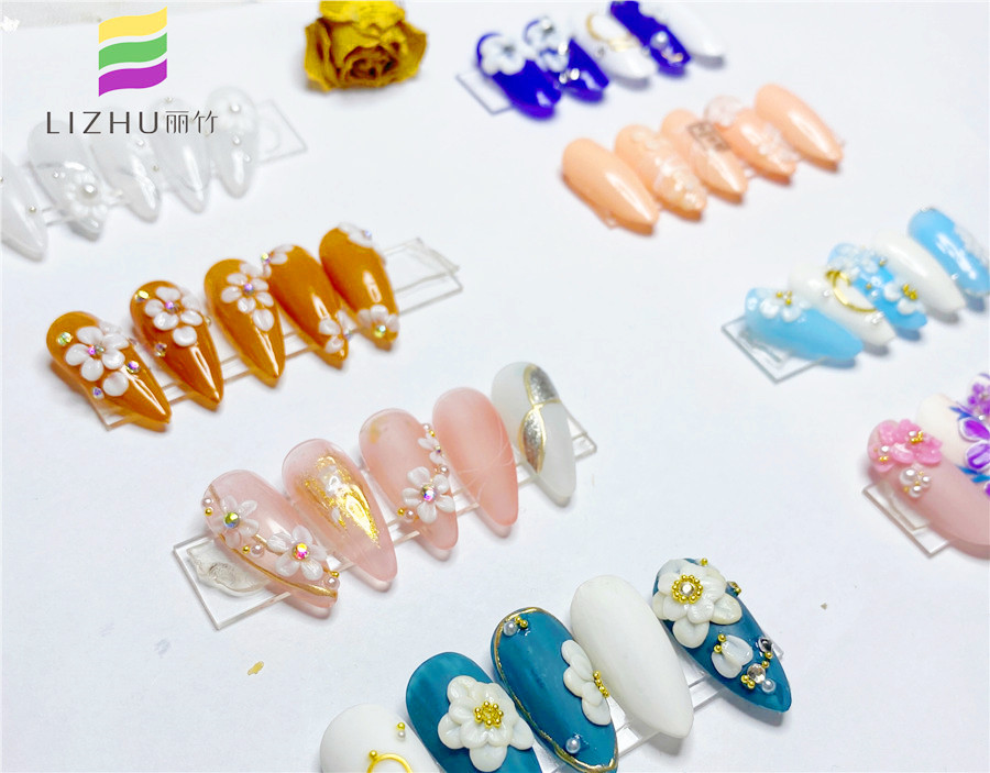 精美雕花美甲作品，告訴你南寧哪里可以學(xué)雕花美甲