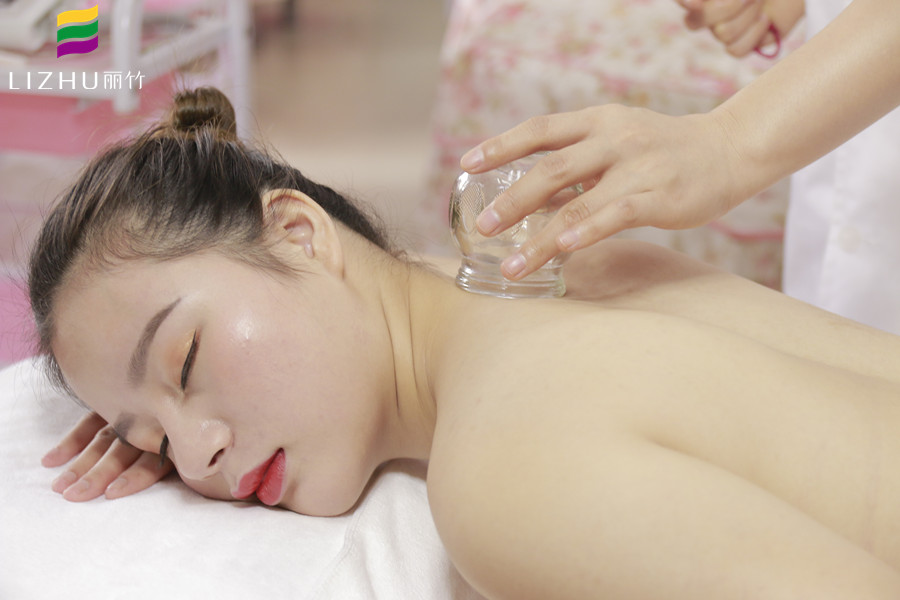 拔罐的注意事項(xiàng)，南寧美容師培訓(xùn)學(xué)校必學(xué)課程