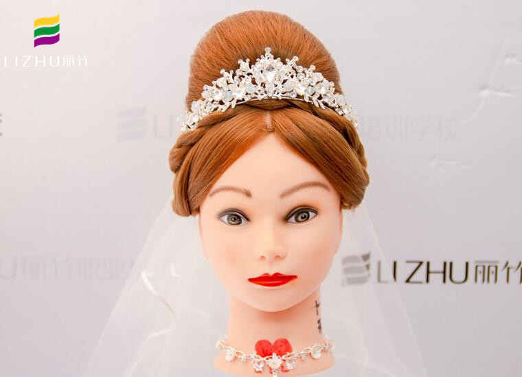 “赫本頭”編發(fā)，南寧教編發(fā)哪家學校好？