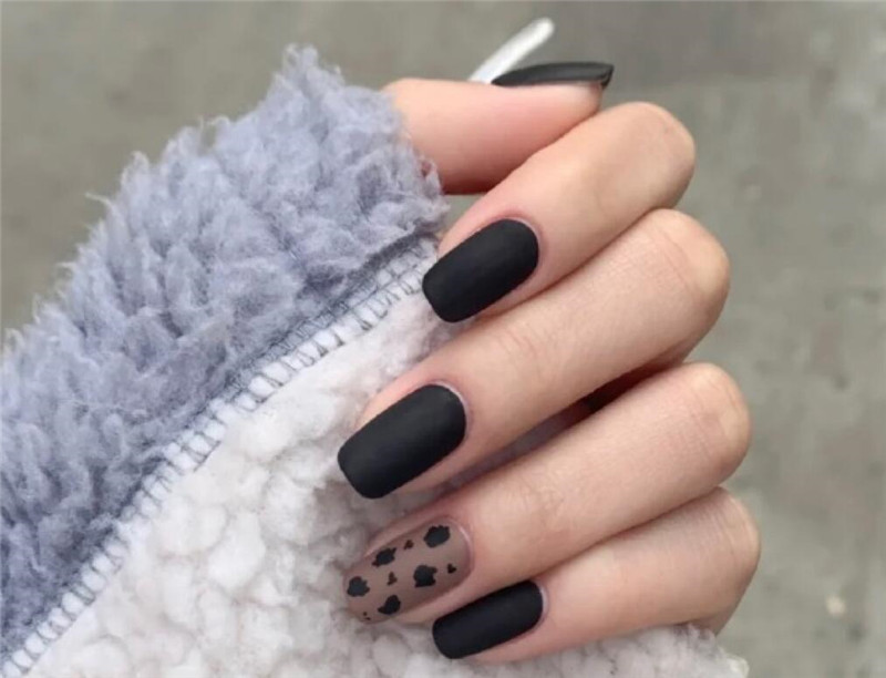 暗黑甜酷系美甲，展現(xiàn)廣西美甲培訓哪家實力強