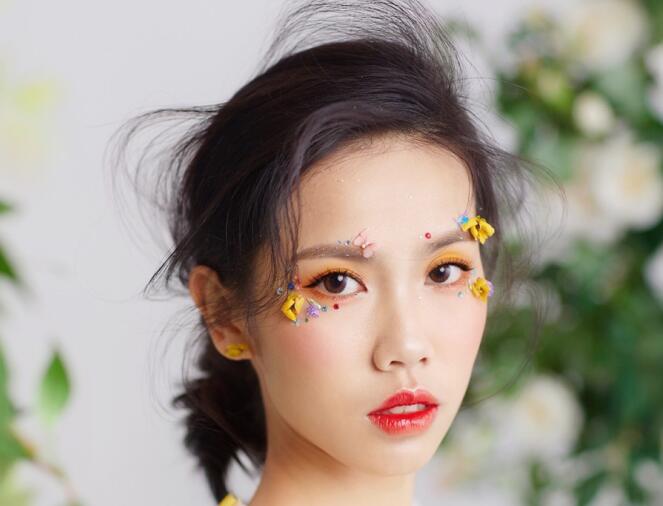 方型臉如何畫新娘妝？廣西南寧化妝學校教你