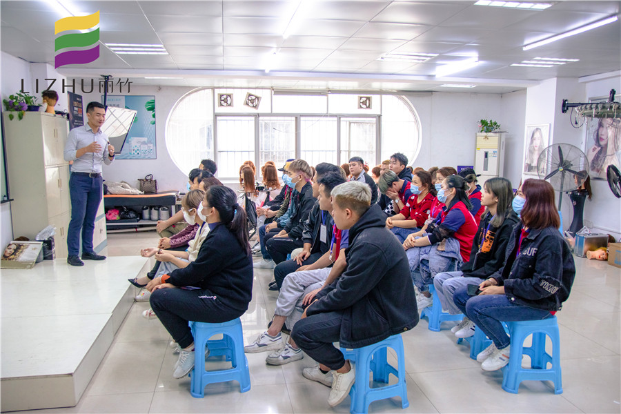 廣西學(xué)美發(fā)好找工作嗎？來(lái)看麗竹學(xué)校就業(yè)宣講會(huì)