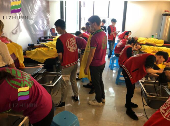 不怕掉發(fā)的洗頭方式，廣西美發(fā)培訓(xùn)分享