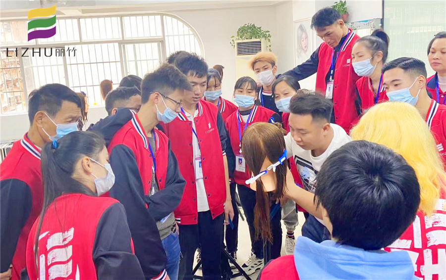 南寧美發(fā)學(xué)習：梨花頭如何修剪