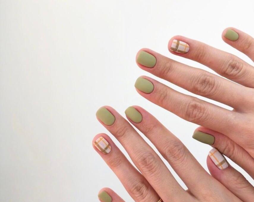 極簡風美甲圖片欣賞 |  廣西美甲師培訓學校