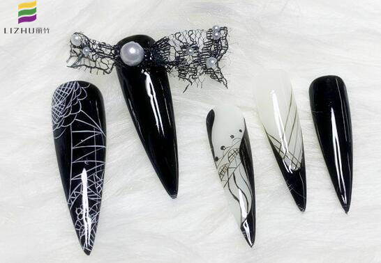 黑色蕾絲美甲，廣西美甲師培訓(xùn)班學(xué)員作品