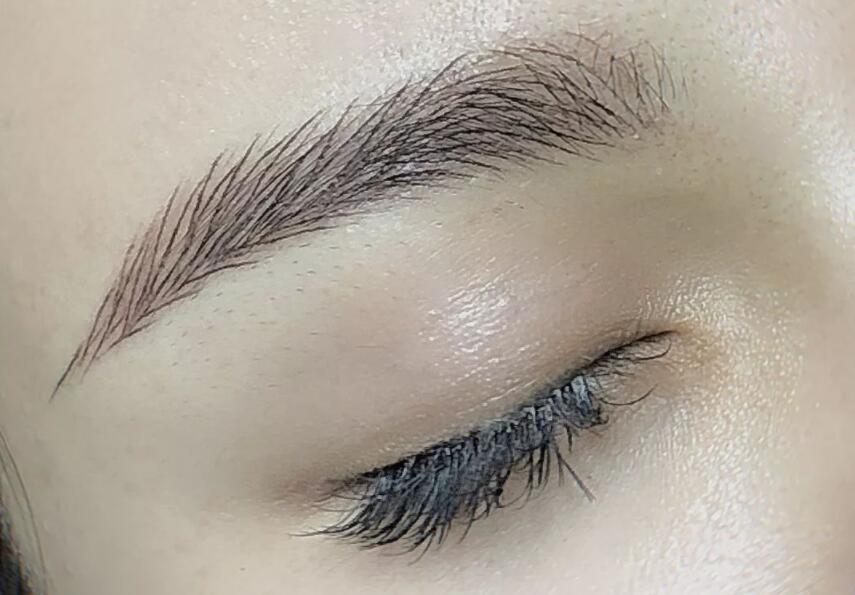 野生眉怎么畫(huà)？廣西專業(yè)化妝培訓(xùn)學(xué)校教你