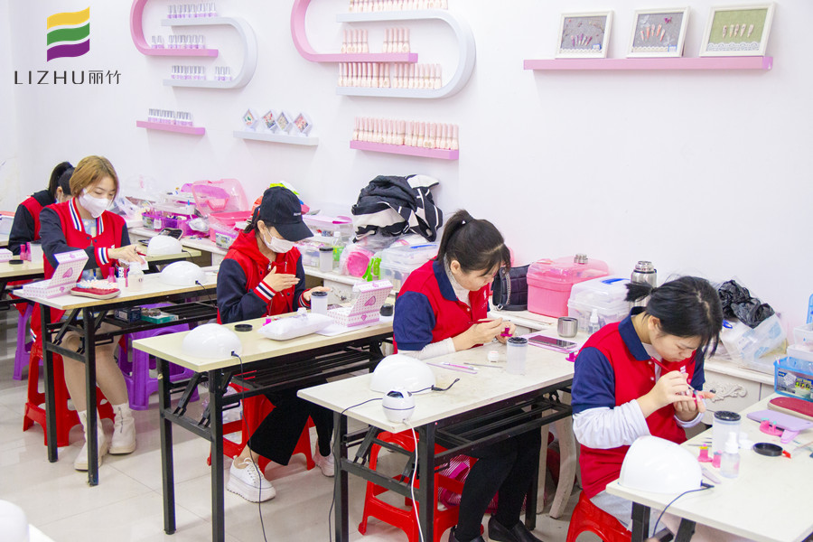 廣西南寧美甲學(xué)校課堂：認(rèn)識美甲種類