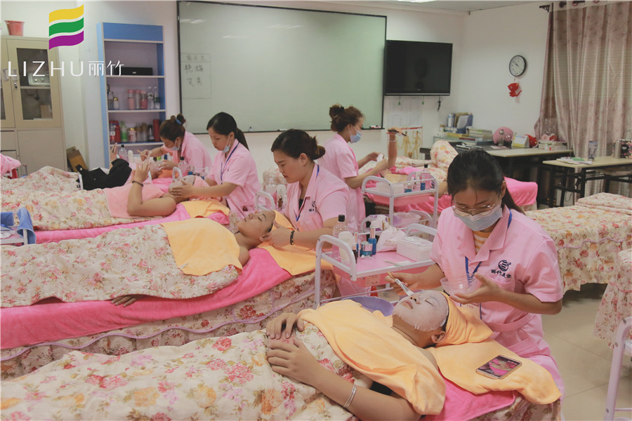 廣西美容護(hù)膚資訊：怎樣減少皺紋的生長？