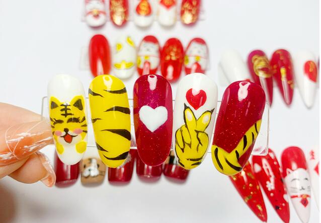 彩繪招財貓美甲，南寧美甲學?？钍酵扑]