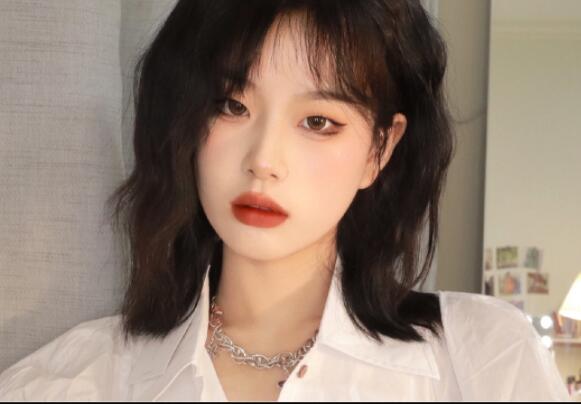 單眼皮眼影教程，廣西南寧彩妝學(xué)校分享