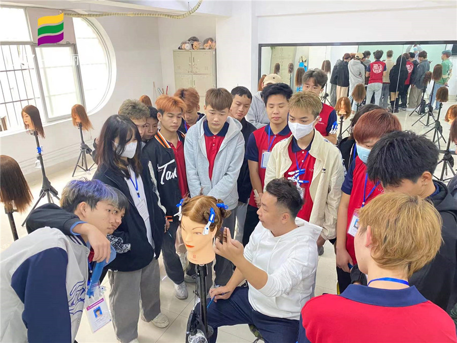 女式短發(fā)漸增層次剪發(fā)，南寧美發(fā)修剪課程