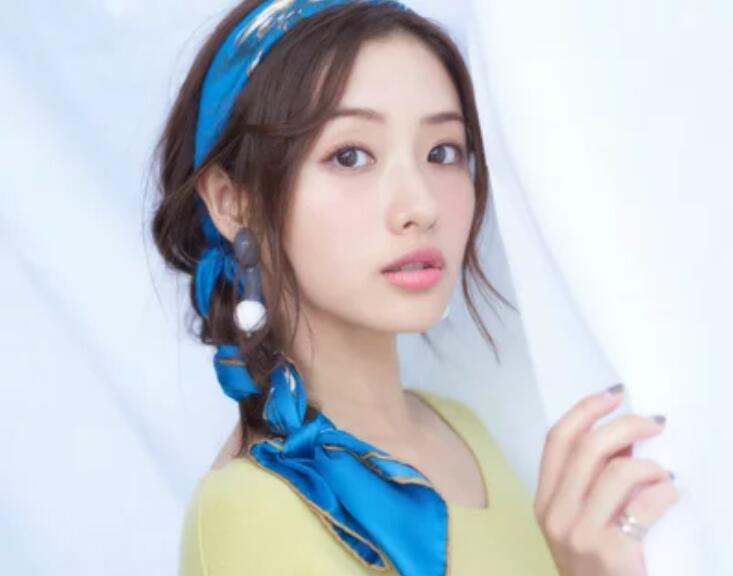 絲巾的創(chuàng)意搭配，廣西形象設(shè)計培訓(xùn)班教你