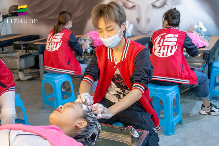 如何應(yīng)對(duì)頭發(fā)干枯毛躁？廣西美發(fā)護(hù)發(fā)技巧