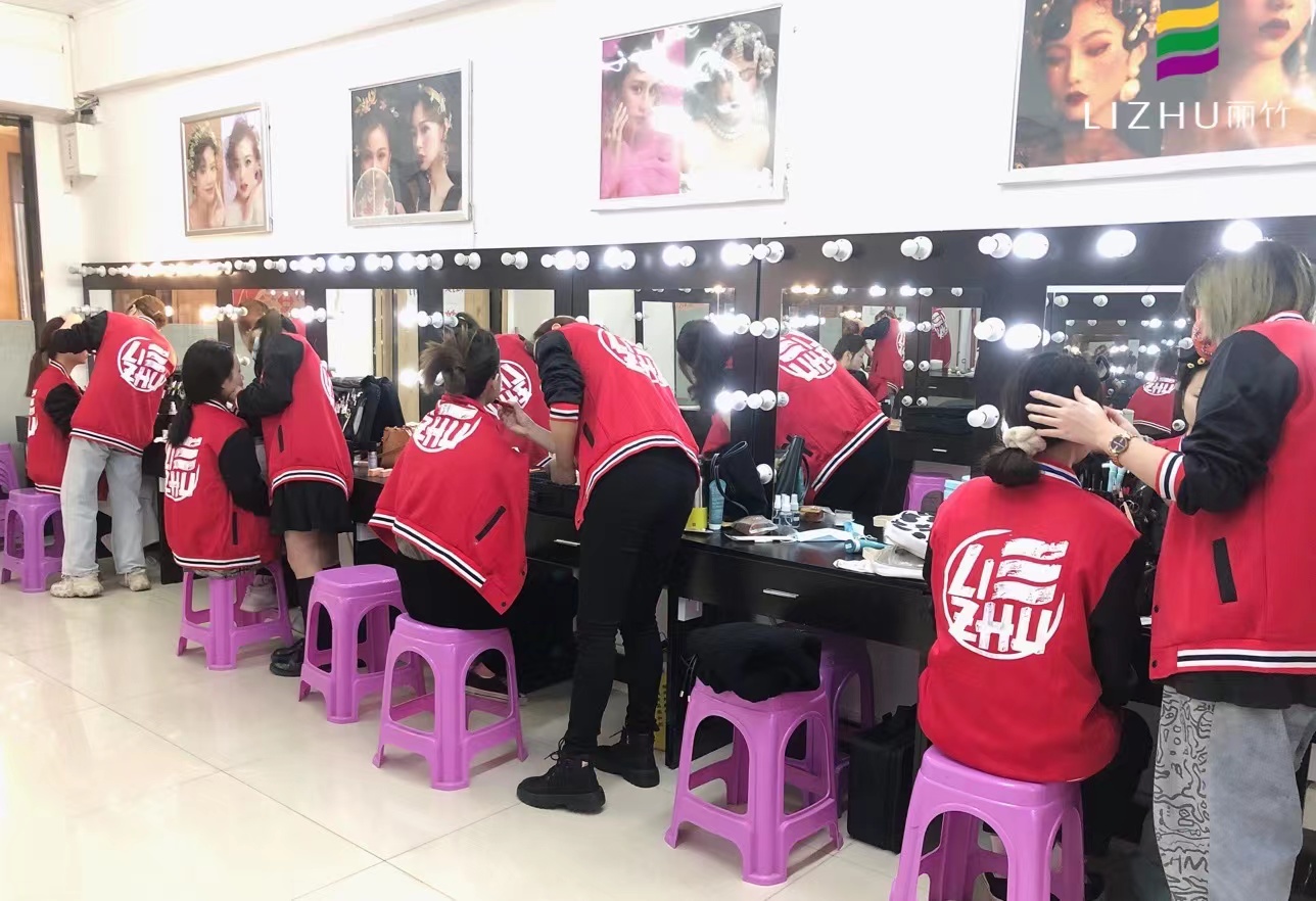 化妝新手畫(huà)眉注意事項(xiàng) | 南寧化妝基礎(chǔ)課程